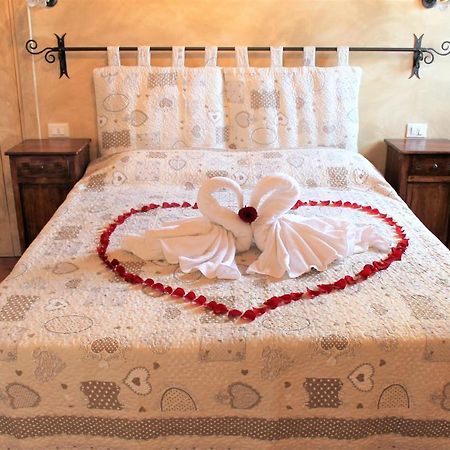 La Casa Delle Rondini Bed & Breakfast Roncoferraro Екстериор снимка