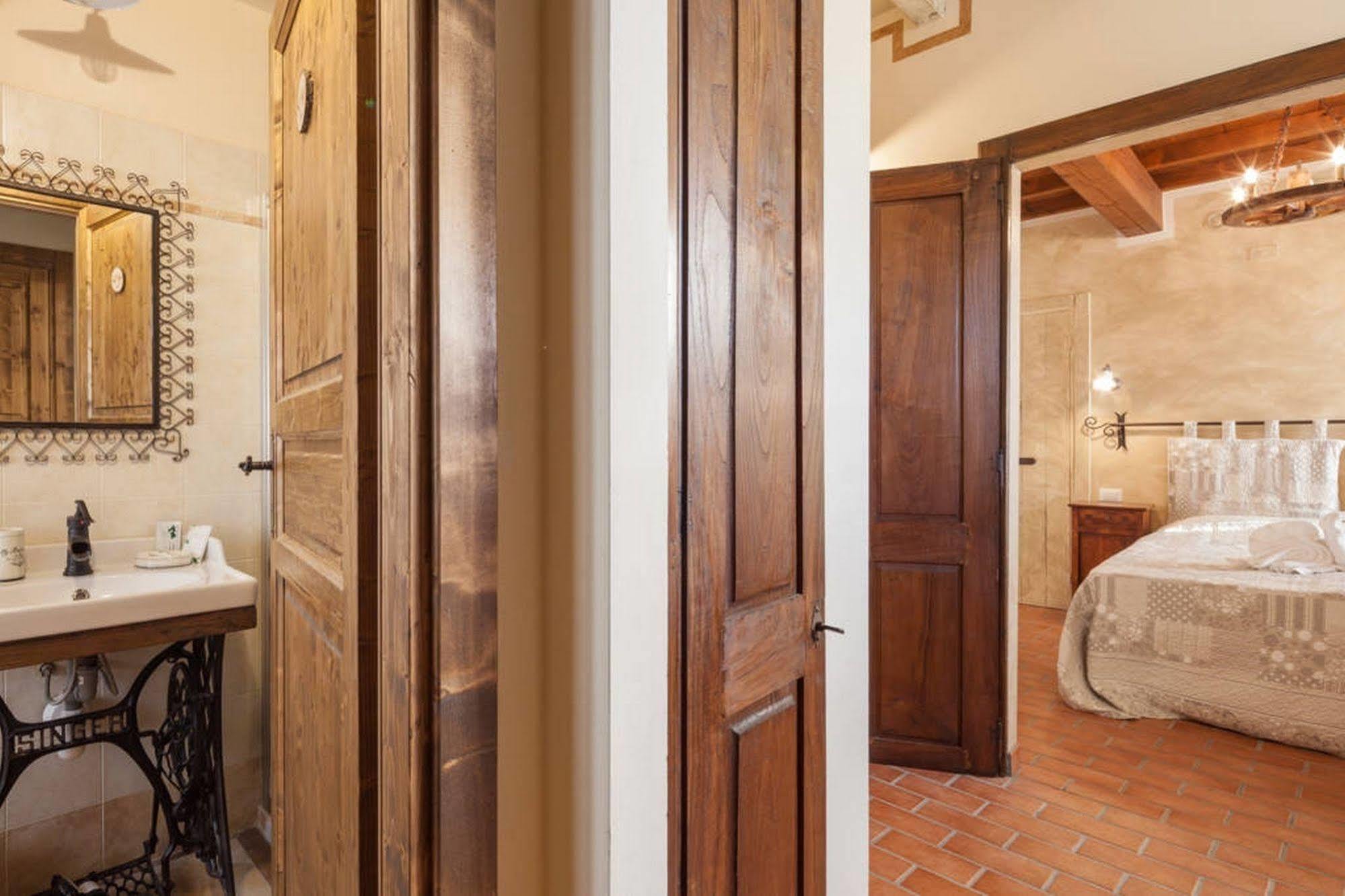 La Casa Delle Rondini Bed & Breakfast Roncoferraro Екстериор снимка