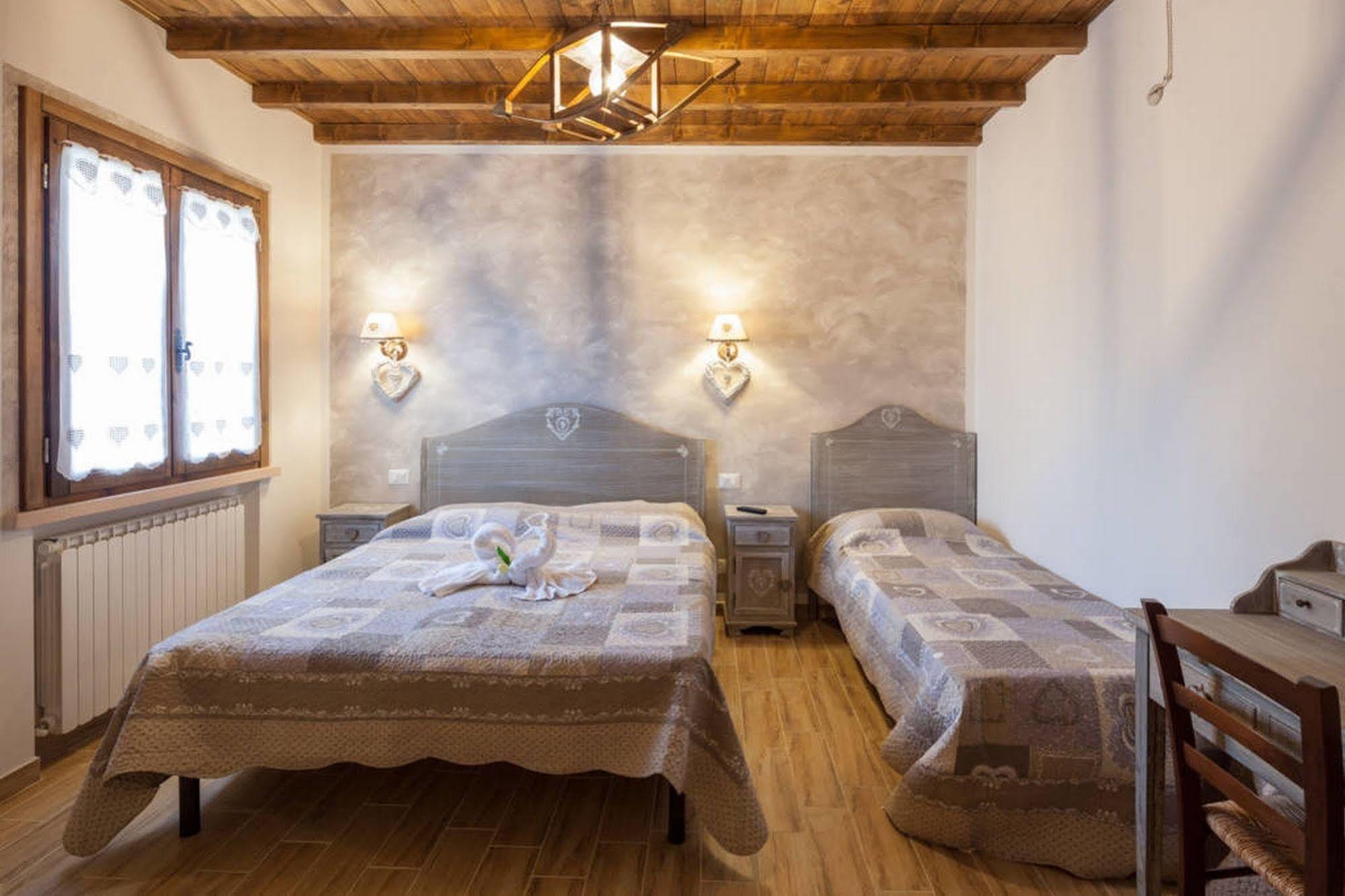 La Casa Delle Rondini Bed & Breakfast Roncoferraro Екстериор снимка
