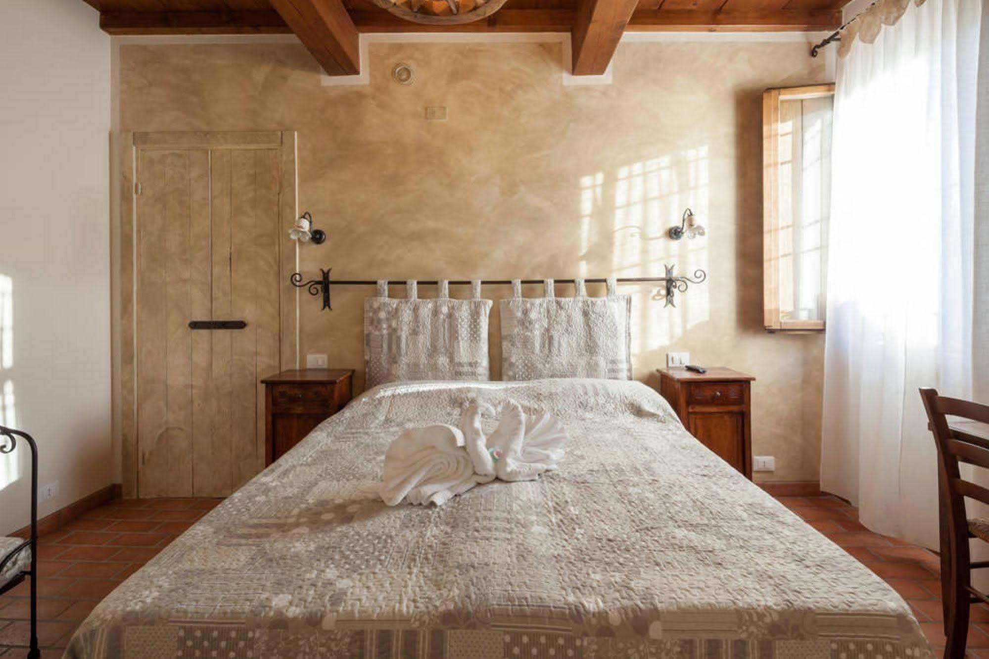 La Casa Delle Rondini Bed & Breakfast Roncoferraro Екстериор снимка
