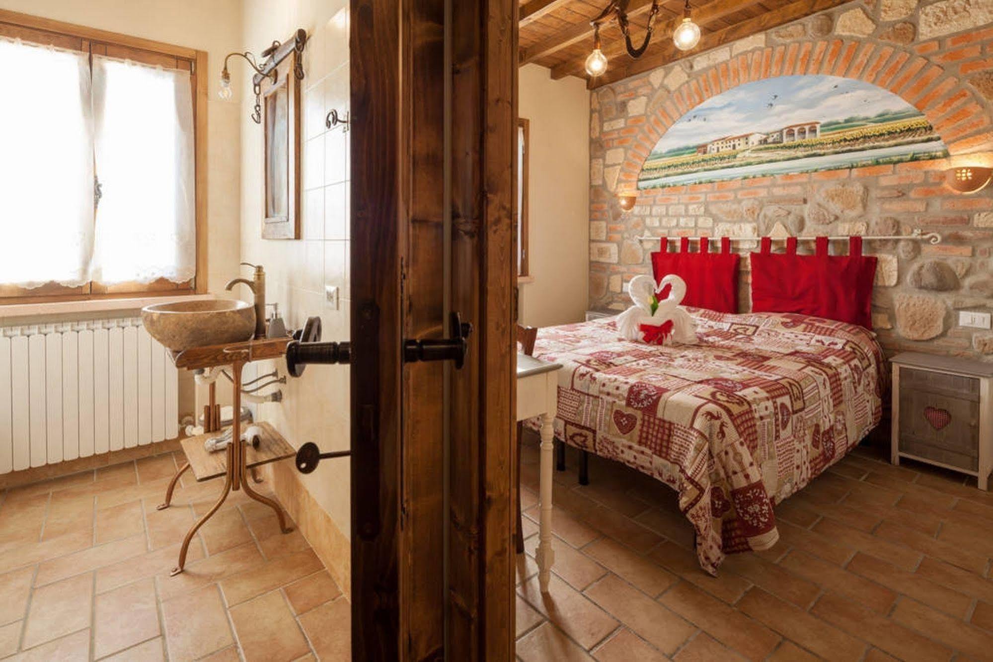 La Casa Delle Rondini Bed & Breakfast Roncoferraro Екстериор снимка