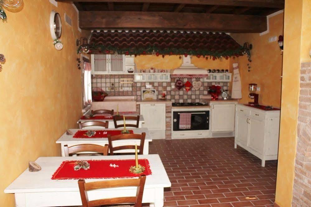 La Casa Delle Rondini Bed & Breakfast Roncoferraro Екстериор снимка